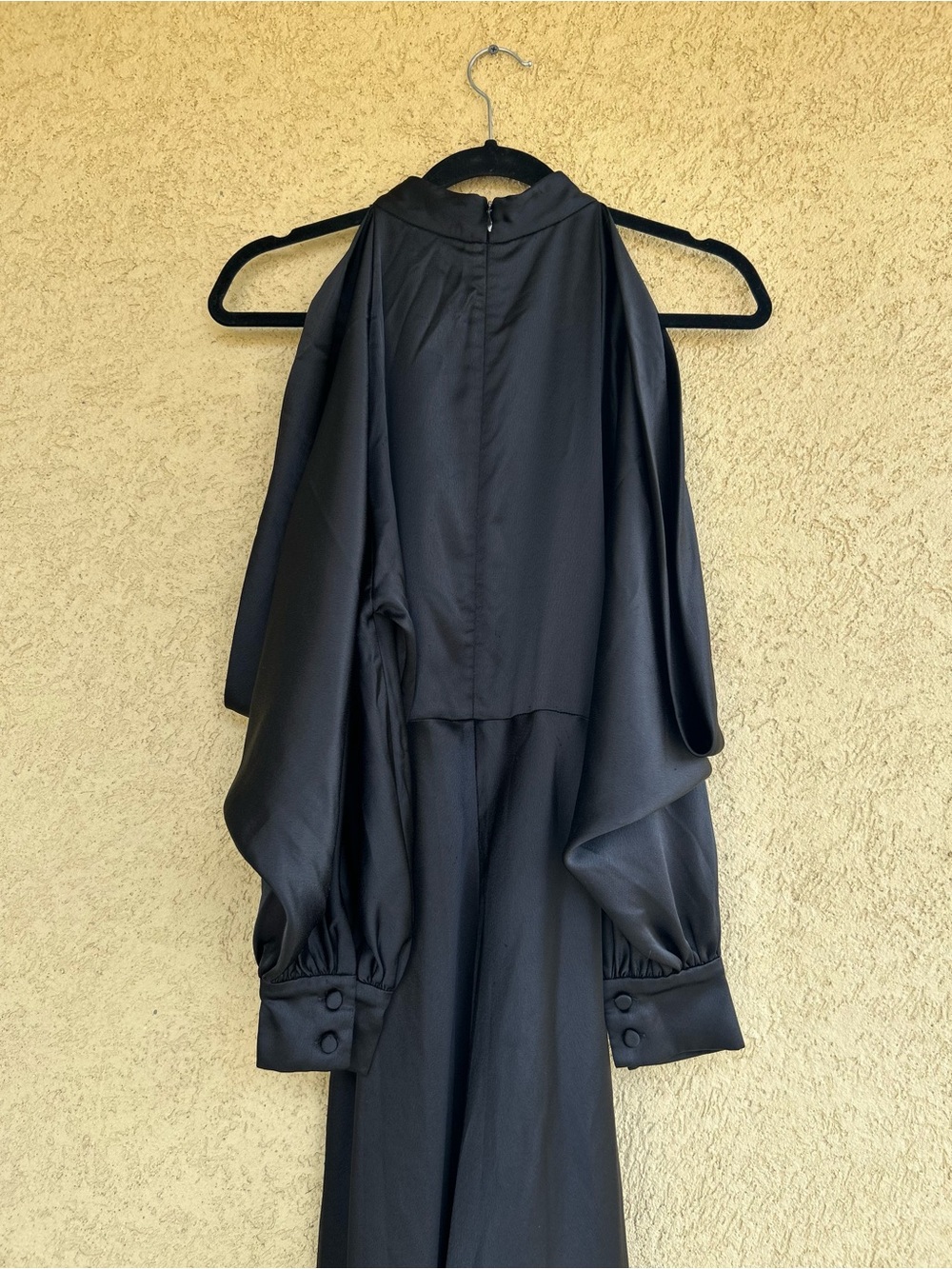 Arias New York $795 Retail Cold-Shoulder Halter Neck Black Midi Dress Size 6 - Picture 10 of 12